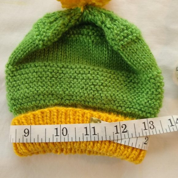 Packer Fans!!! HandKnit Baby Cap Green and Yellow W/PomPom 0-3 Mon Infant Beanie - Picture 3 of 3